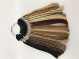 Kleurenring van de Yeshair Goldline met gratis poster voor in uw salon.