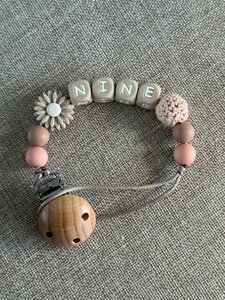 Speenkoord baby meisje met naam Nine