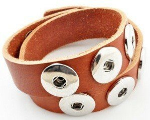 Dubbele leren armband bruin (43 cm)  Dubbele leren armband bruin (43 cm)